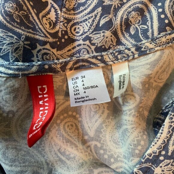 3 for $30! H&M blue paisley patterned dress. Size 4 - Picture 4 of 9